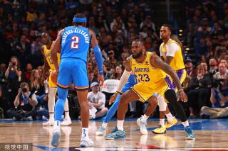 后卫线方面 后卫线方面