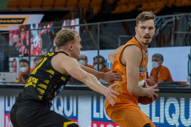 绩进行全面 绩进行全面